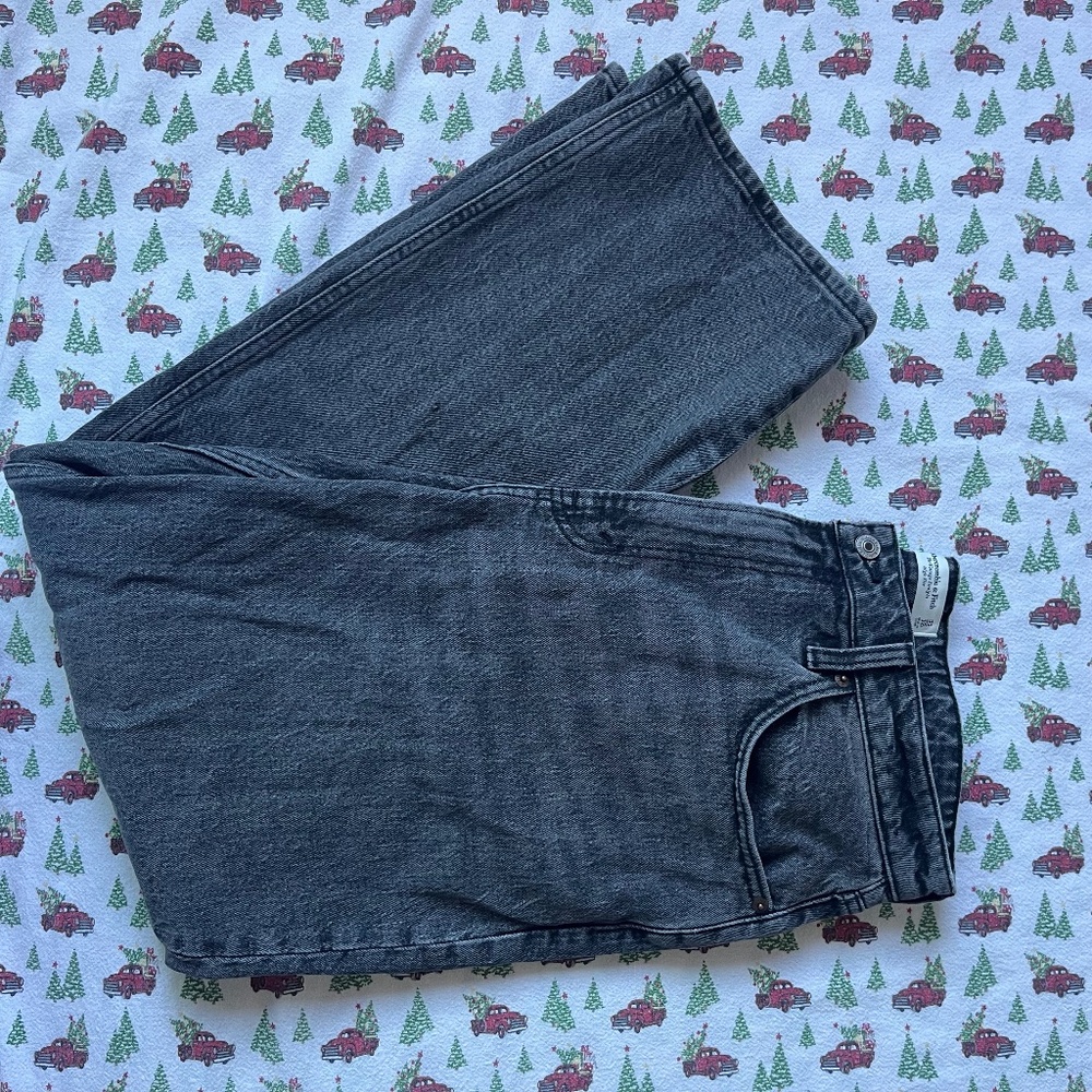 Abercrombie Curve Love High Rise Vintage Straight Jean